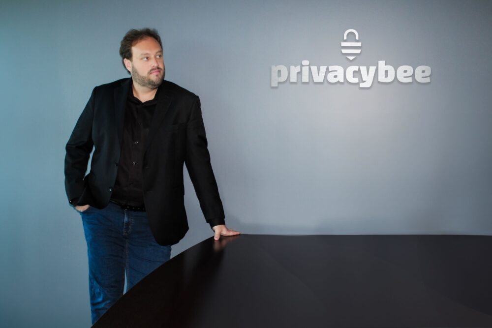 Privacy Bee Harry -3
